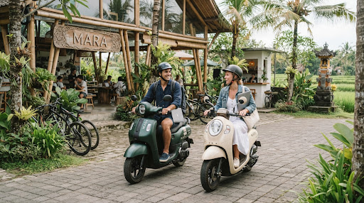 Best Scooters for Digital Nomad Couples: Dual Luggage & Comfort Setup