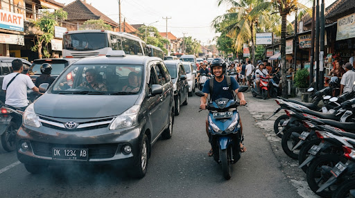 Renting a Scooter vs Using Gojek/Grab Taxis: Cost & Time Comparison