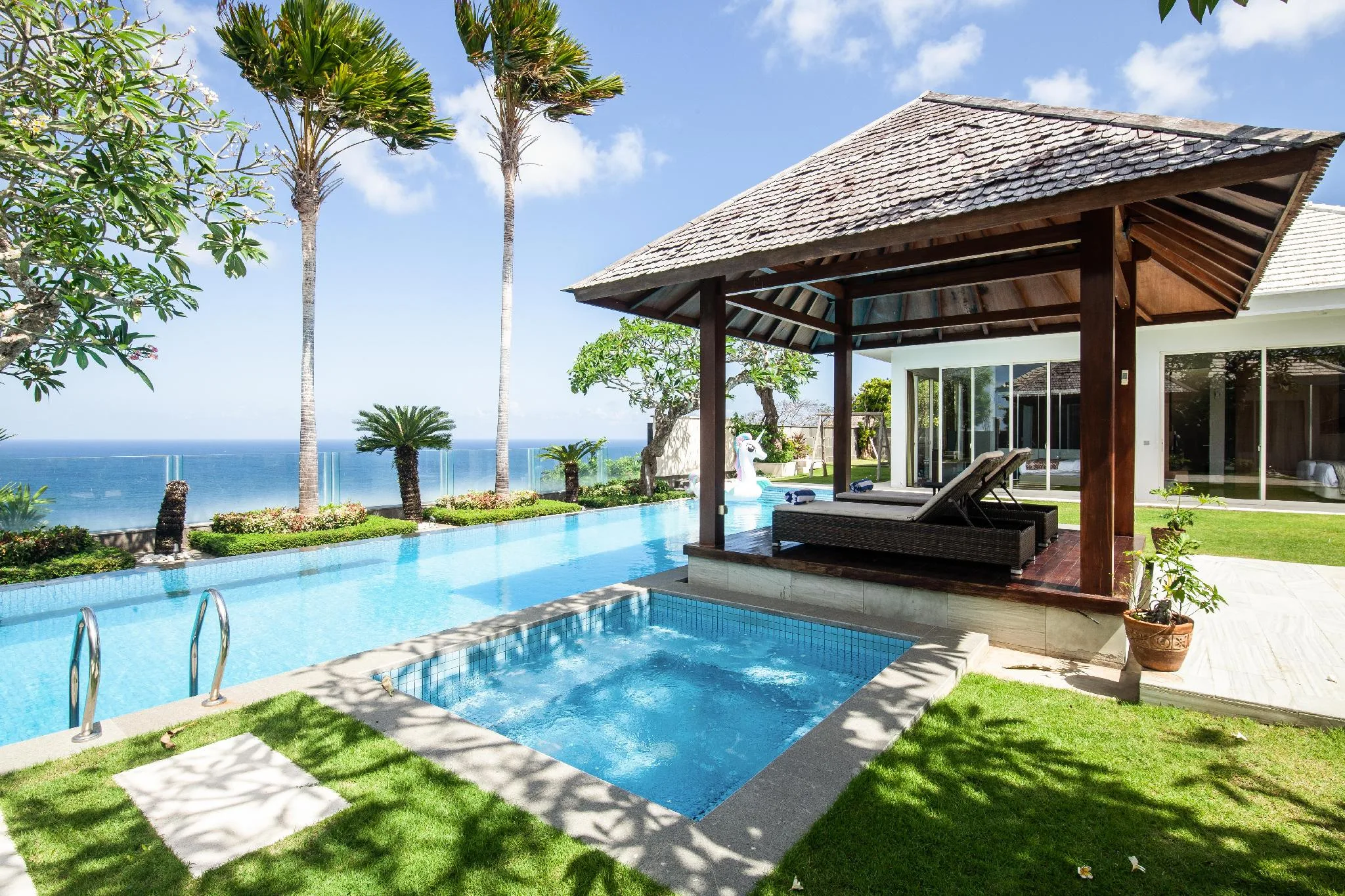 CLIFF FRONT  4 Bedroom with Ocean pandawa Beach! Luxury Resort Nusa Dua