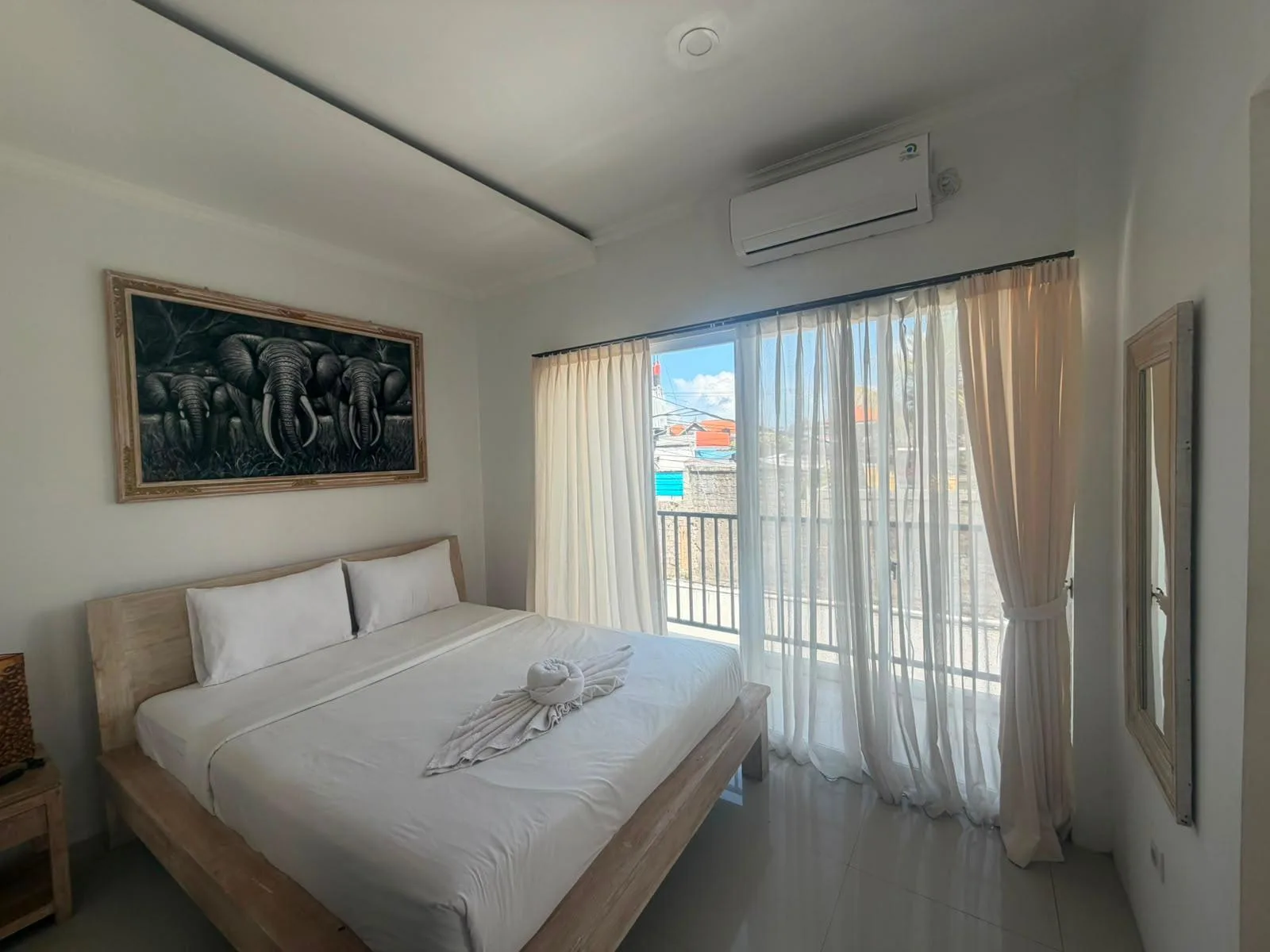 Golden Lotus Suites and Villas - Photo 2