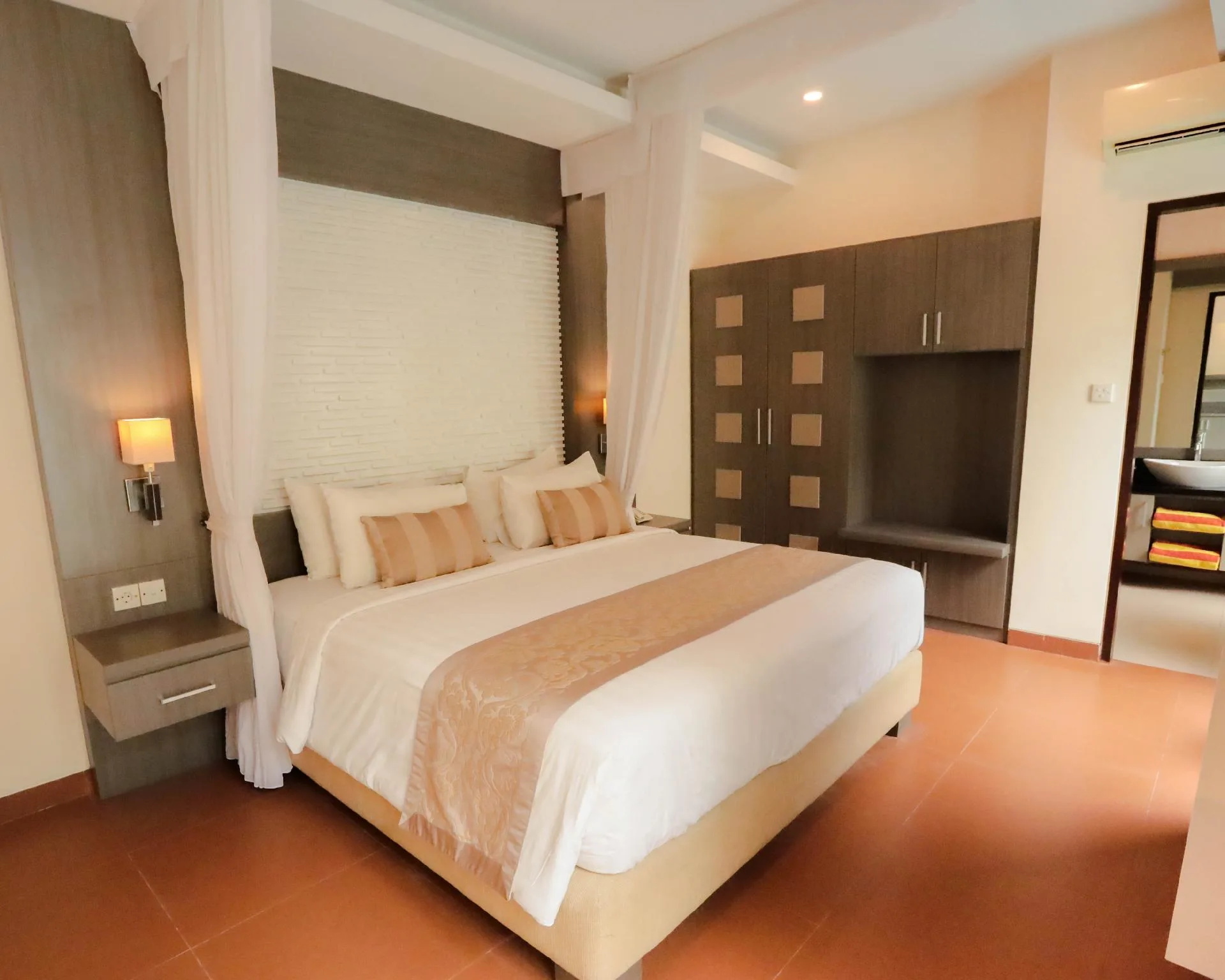 Luxotic Private Villa & Resort - Photo 2