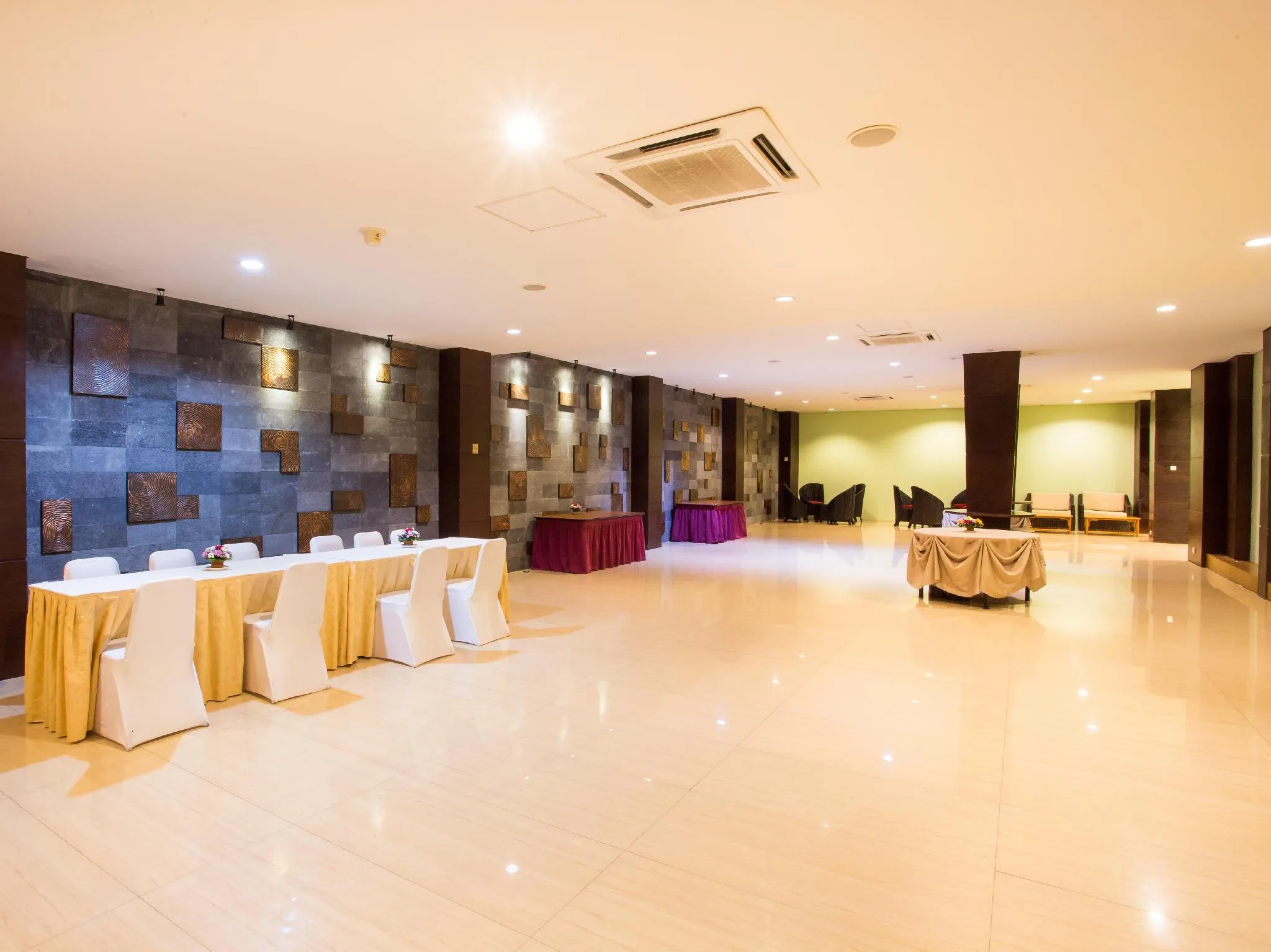 Plagoo Holiday Hotel - Photo 4