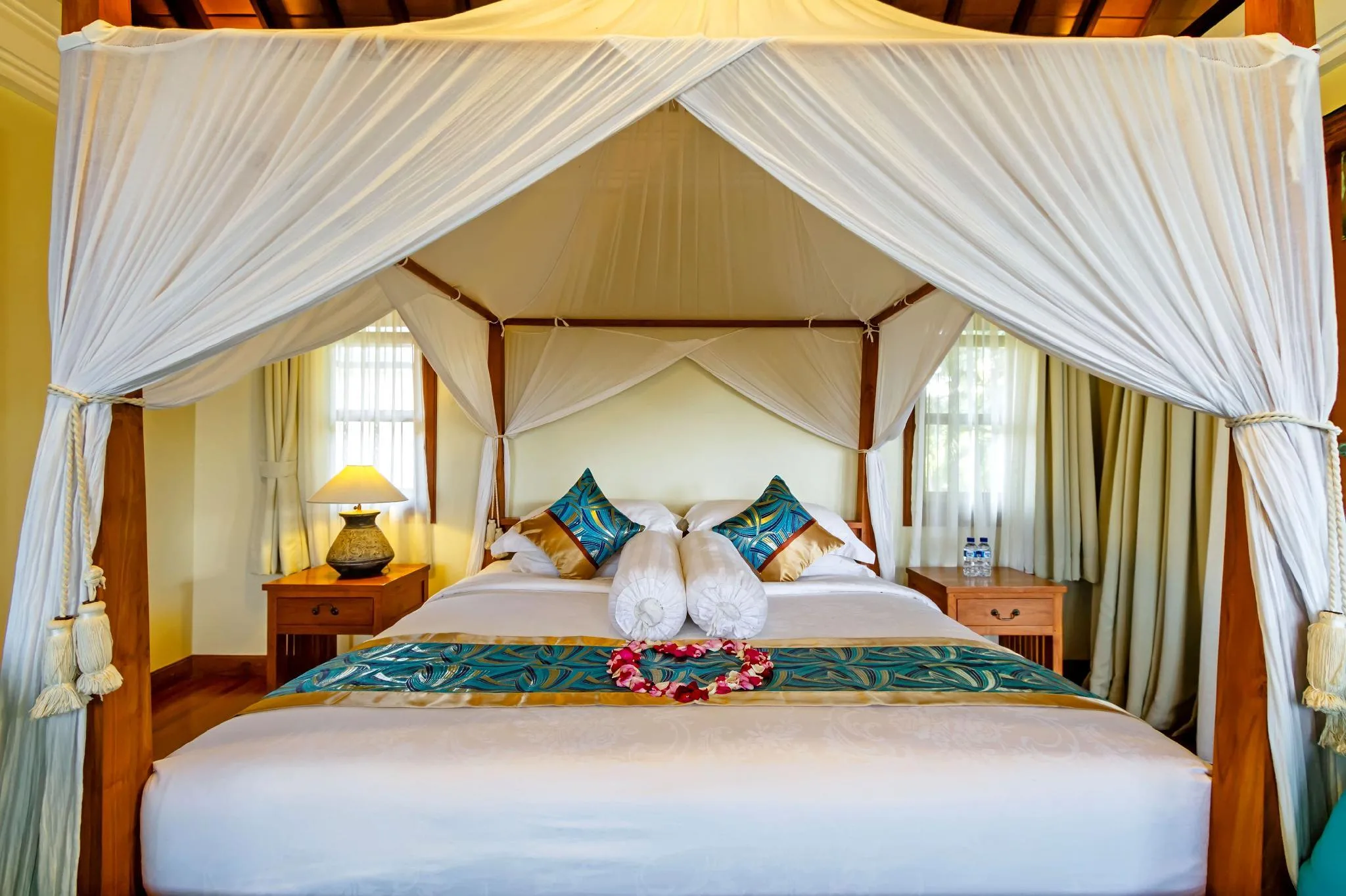 Tropical private Pool Villa near beaches, 3BR WiFi Luxury Resort Nusa Dua